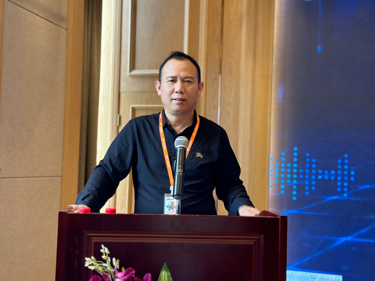 胡总.jpg 胡总.jpg