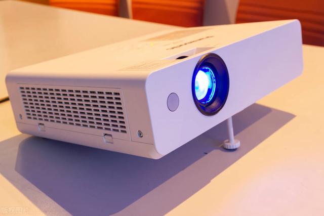 投影仪.jpg 投影仪.jpg