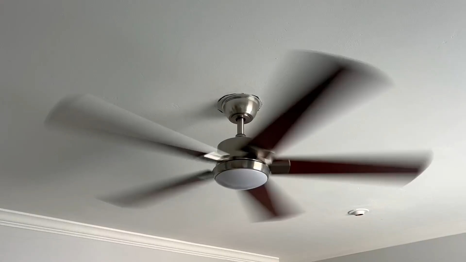 家用吊扇.jpg 家用吊扇.jpg